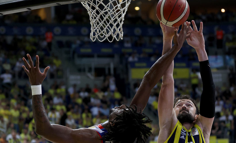 Anadolu Efes'i 80-72 yenerek seriyi 3-1 kazanan Fenerbahçe Beko, şampiyon oldu