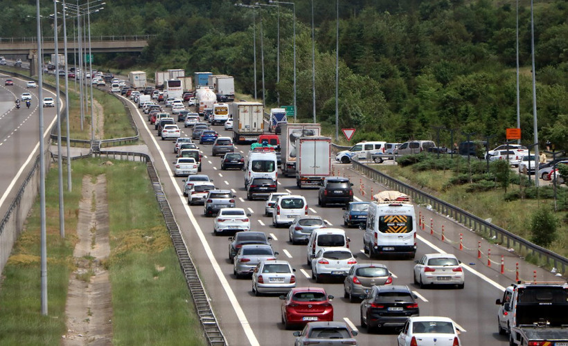 Anadolu Otoyolu'nun Bolu geçişinde bayram tatili trafiği