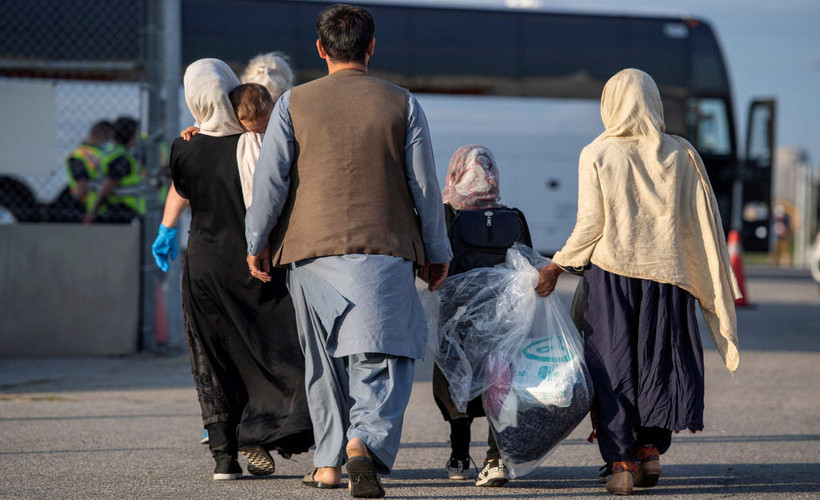 Der Spiegel: Almanya, Taliban'la temas kurmamak için Afgan sığınmacıları Özbekistan üzerinden sınır dışı edecek