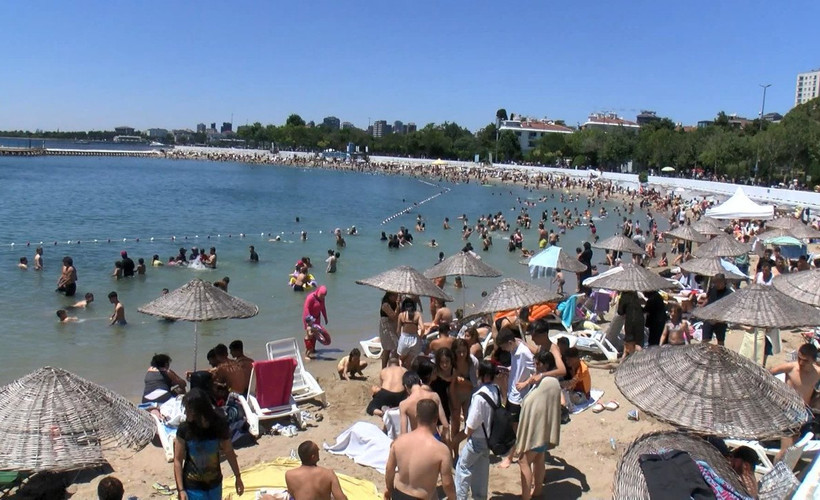 Caddebostan Plajı'nda bayram yoğunluğu