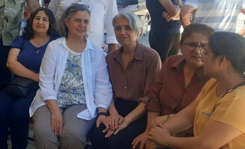 Gültan Kışanak, vefat eden yakınları için lokma dağıttı