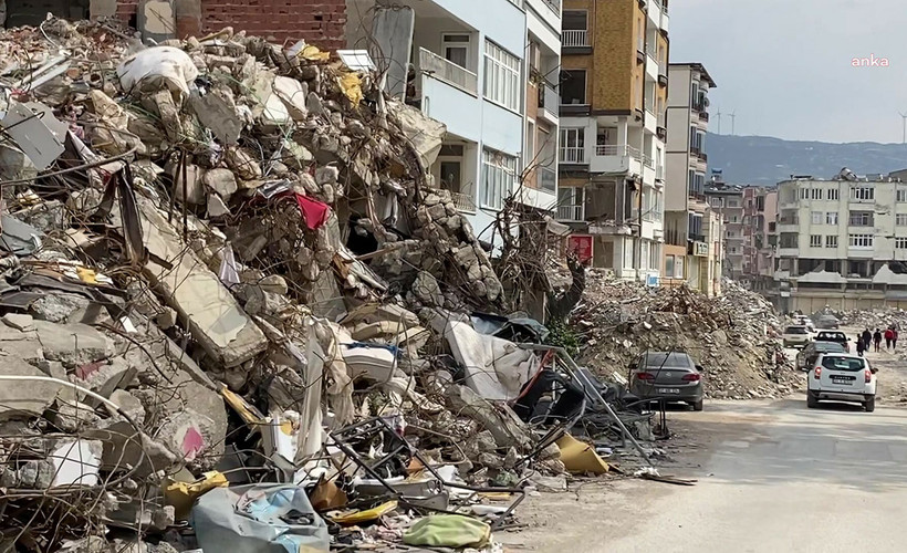 Bakan Kurum'dan olası Marmara depremi için risk uyarısı: İstanbul'da ilk dakikalarda 600 bin konut yıkılabilir