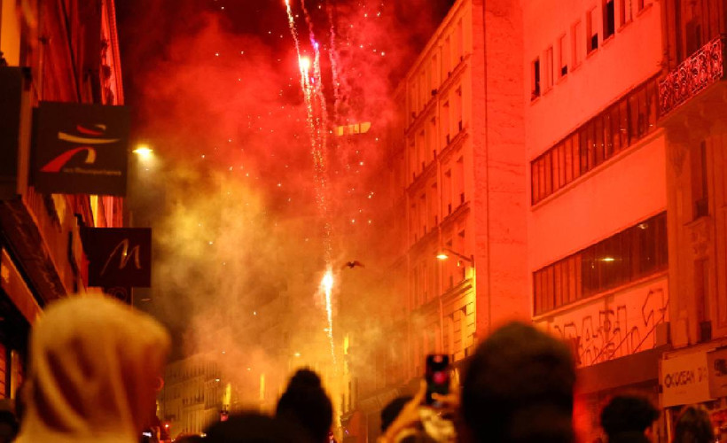 Avrupa'yı diken üstüne oturtan Fransa genel seçimlerinin ilk tur sonuçları açıklandı