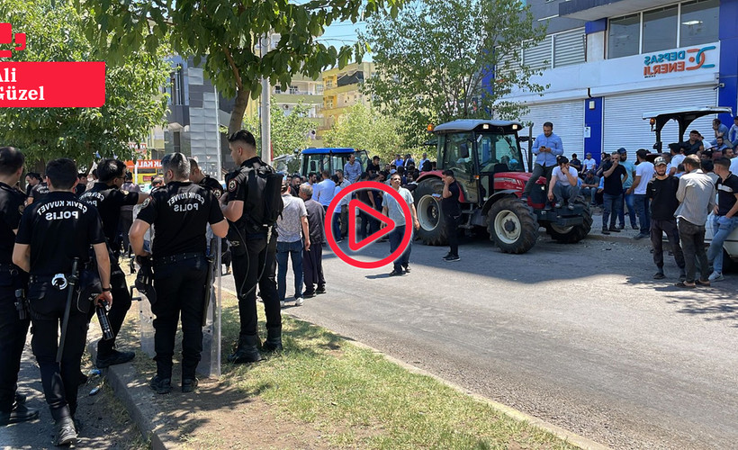 Urfa'da 262 mahallede elektrikler kesik ... Siverek'te DEDAŞ protestosu: Çiftçiler traktörlerle yolu kapattı