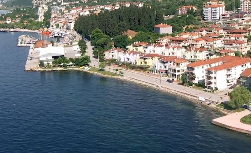 Çeşme, Bodrum ve Alaçatı'da fiyatlar yükselince tatilcilerin gözdesi olan ilçe...