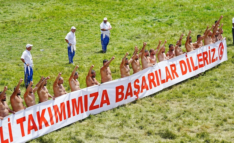 Kırkpınar Yağlı Güreşleri'nde 'bozkurt' işaretli başlangıç
