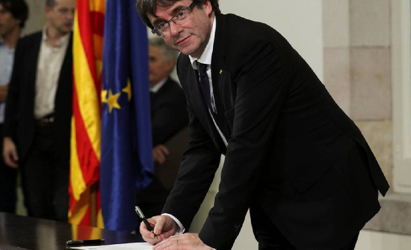 İspanya Yüksek Mahkemesi, Katalan lider Puigdemont üzerindeki 'terör' soruşturmasını kaldırdı, ama 'gazabını' kaldırmadı