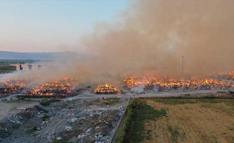 Aydın'da kağıt fabrikasındaki yangınına müdahalede 29 saat geride kaldı