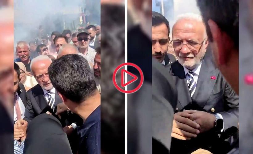 AKP'li Elitaş Kayseri'de protesto edildi: 'Külliyenin önünde kendimizi yakınca mı bizi duyacaksınız?'