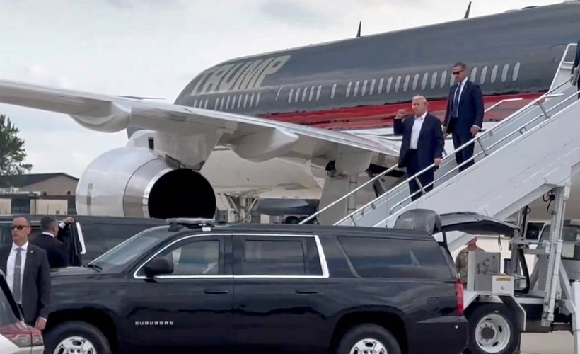 'Başımı sağa çevirmeseydim şimdi ölüydüm' diyen Trump, parti kurultayında ulusu birleştirici konuşma yapacağını söyledi