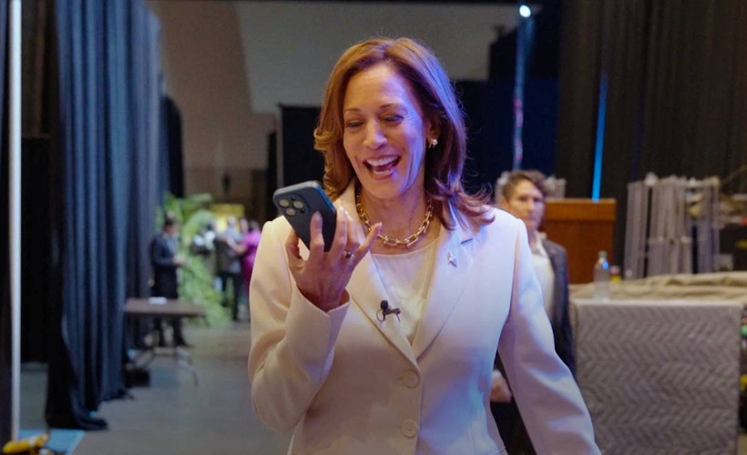 Obama çiftinin Kamala Harris'i sevindirdiği telefon görüşmesi gösterimde