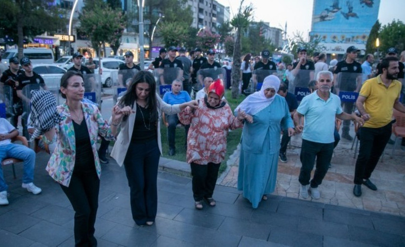 Hatimoğulları’ndan protesto: Herkesi özgürlük halayına bekliyoruz