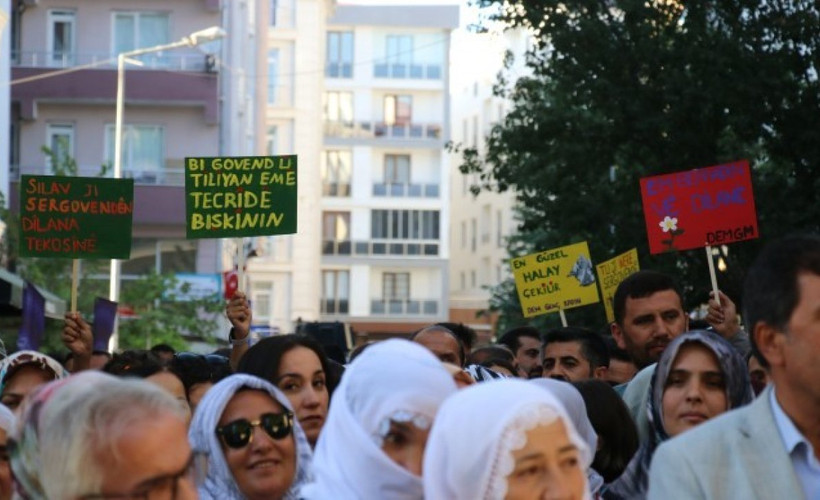 Van’da halaya çekenlere polis saldırdı, DEM Parti binası ablukaya alındı