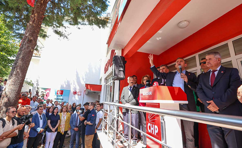 Özgür Özel emeklilere seslendi: Seçim sandığında aylık beş çeyrek altını kaybettiniz