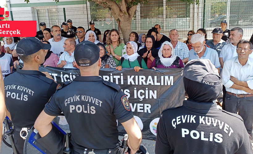 Adana'da tecrit protestosuna polis ablukası: 'İktidar çözümsüzlükte ısrar ediyor'