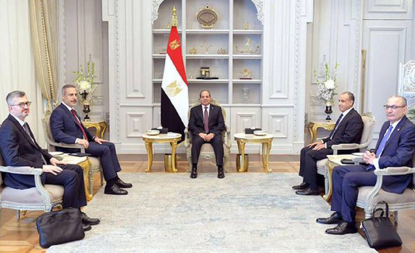 Mısır'da Sisi'nin Türkiye ziyaretinin hazırlıklarını ele alan Fidan'dan ABD'ye mesaj: İsrail'in tasmasını sahipleri ele almalı