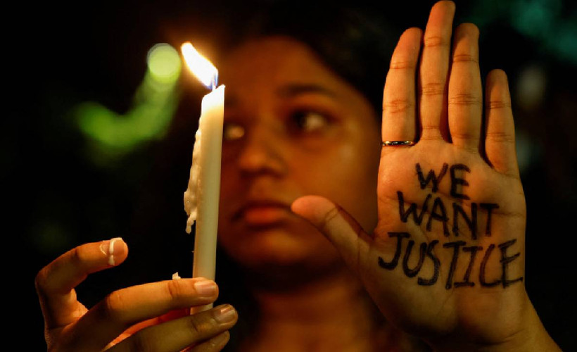 Hindistan'da tecavüz ve cinayete karşı bugüne kadarki en büyük kadın yürüyüşü: 'Geceyi ele geçirdik'