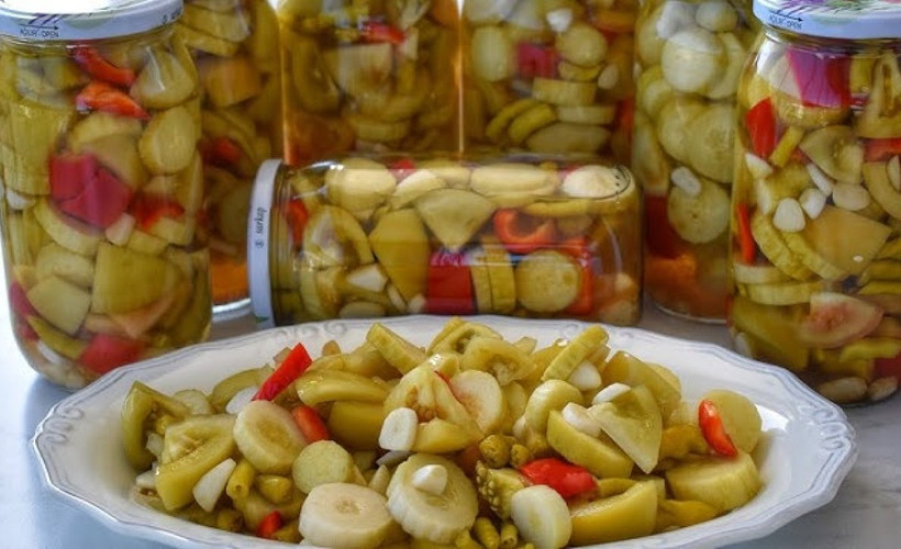 Lezzetli turşu yapmanız için aklınızda bulunması gereken 3 tüyo! Bakın nasıl yapılıyor