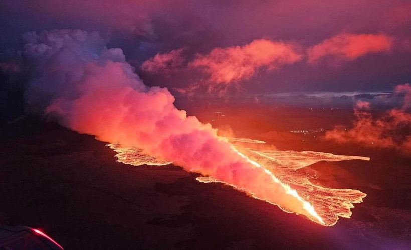 İzlanda'da volkan patlaması: 3.9 kilometre uzunluğunda yarık açıldı