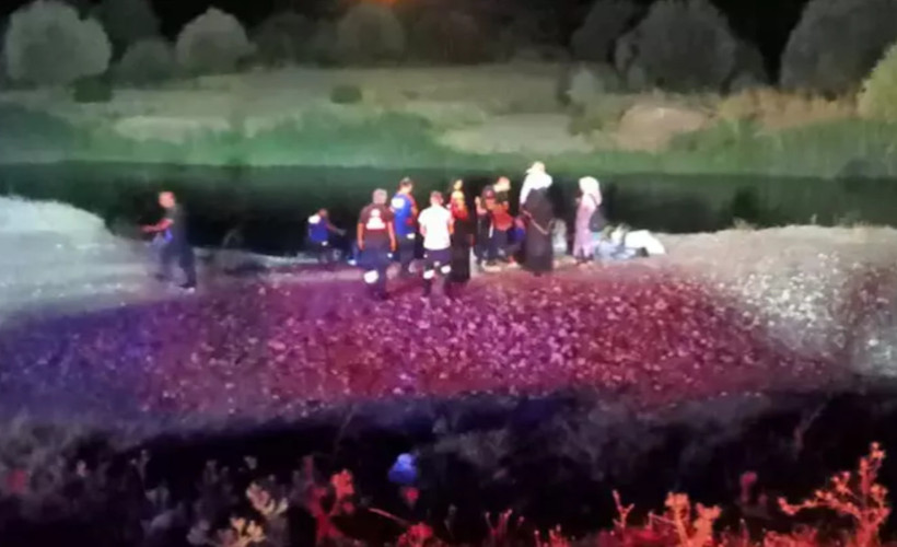Baraj kapakları açılınca Dicle'nin seviyesi yükseldi, Diyarbakır'da dokuz kişilik aile adacıkta mahsur kaldı