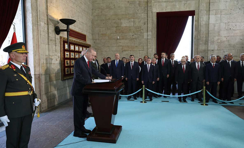 Erdoğan, Anıtkabir Özel Defteri’ne 'kızılelma'lı mesaj yazdı