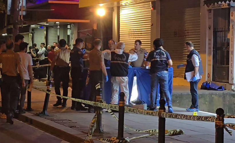 Bahçelievler'de sokakta silahlı saldırı: Bir ölü, bir yaralı