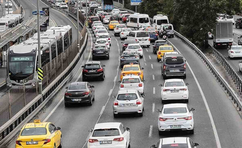 Okullar açıldı, ilk gün trafikte yoğunluk oluştu