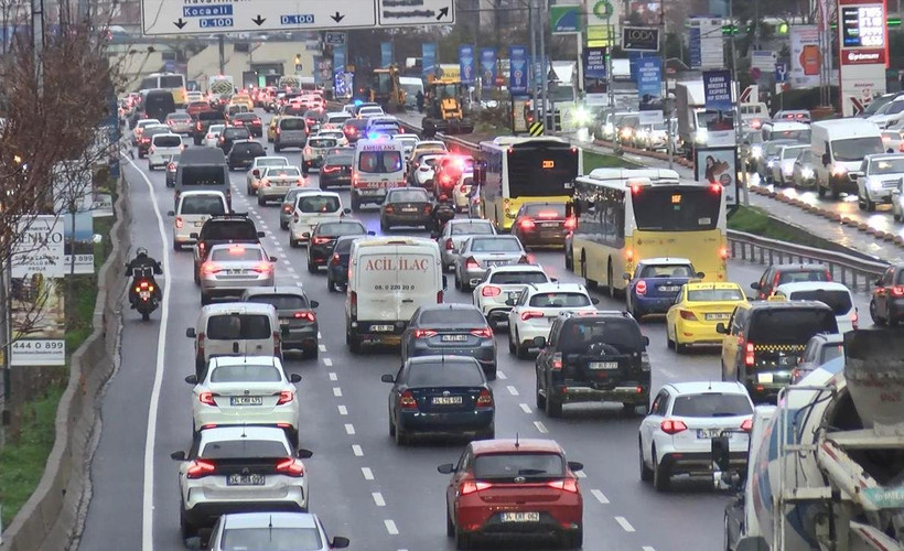 İstanbul'da son mesai gününde trafik yoğunluğu