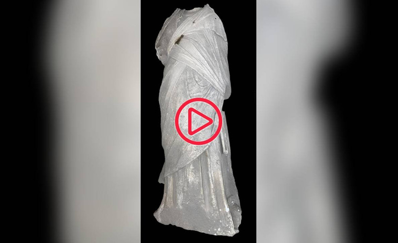 Uşak'ta Blaundos Antik Kenti'nde başsız kadın heykeli bulundu