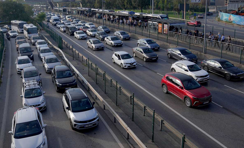 İstanbul'da sabah saatlerinde trafik yoğunluğu yaşanıyor