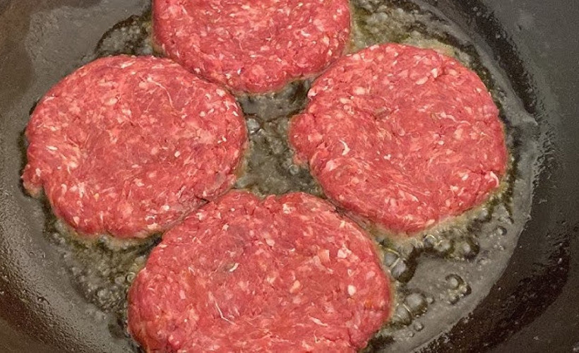 Sırrı çözüldü: O meşhur lezzetli hamburger köfteleri böyle yapılıyormuş