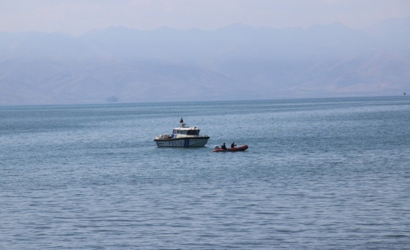 Van'da kaybolan Rojin'den altı gündür haber yok: Sualtı cihazı getirilecek