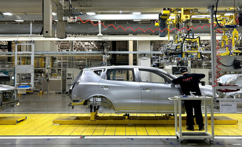 Ticaret savaşı kızışıyor: AB, Çin malı elektrikli araçlara ek gümrük vergisini onayladı