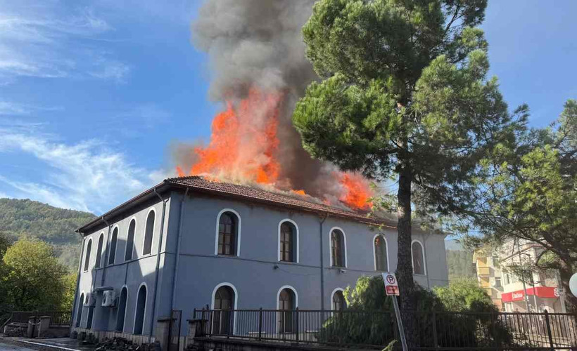 Bartın'da 564 yıllık cami yandı