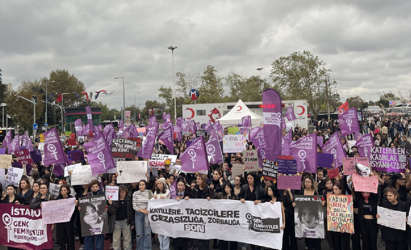 Kadıköy'de kadına şiddet eylemi: Manevi değer dediğiniz şey, kadın düşmanlığıdır