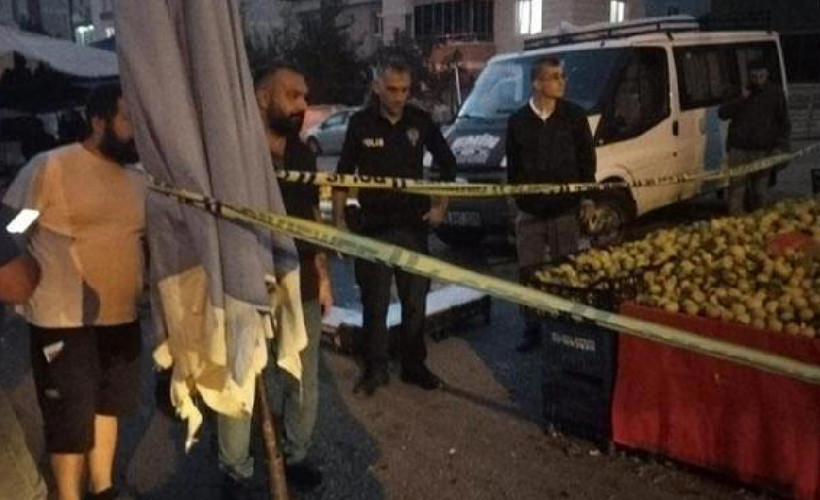 Çorum'da kadın kılığındaki biri, pazarcıyı tezgahında vurdu
