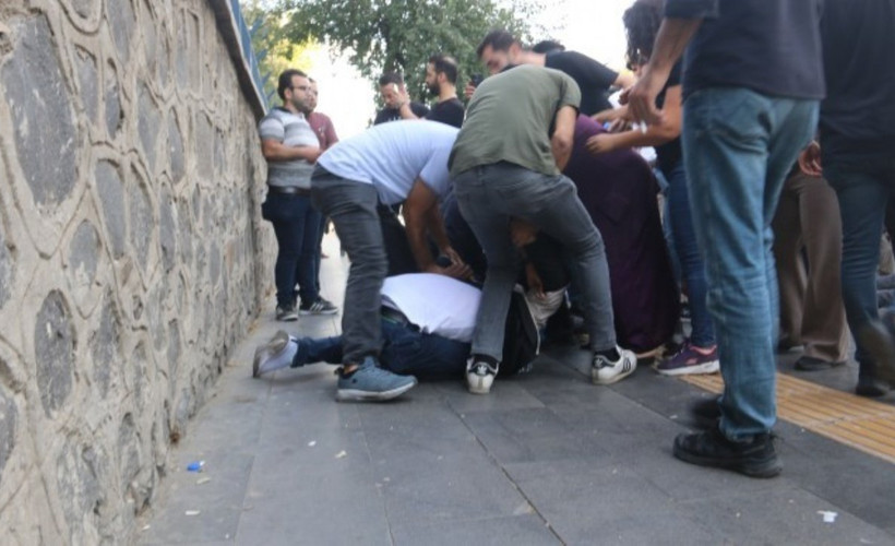 Diyarbakır'da polis, gazetecilere ve avukatlara saldırdı: Bir avukatın kolu kırıldı