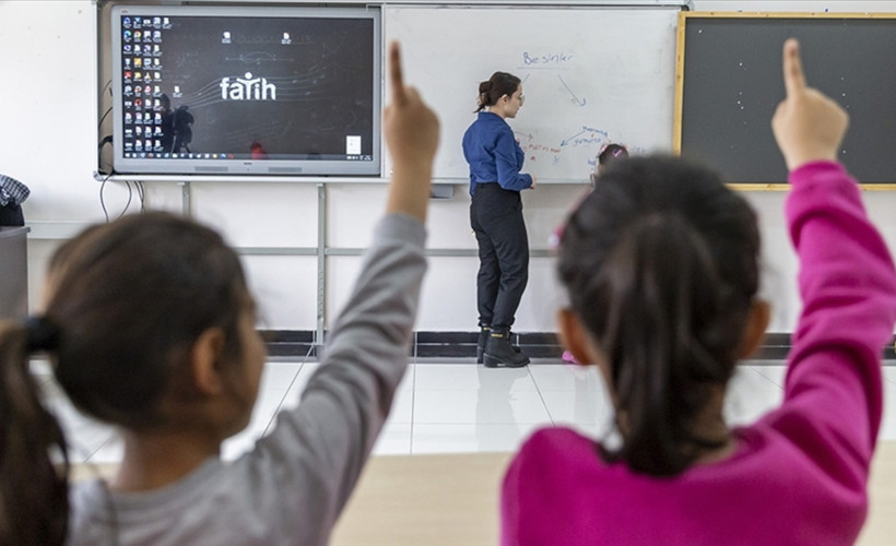 Eğitim-Sen'den MEB'in 'kadın öğretmenlere giyim dersi'ne tepki: 'Mobbing olarak geri dönecek'