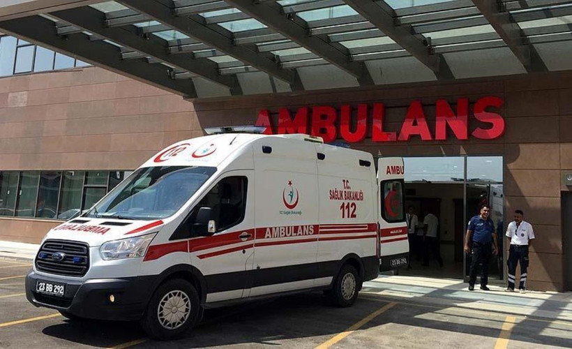 Afyonkarahisar'da yolcu otobüsü kamyonla çarpıştı: Muavin öldü, 19 yaralı