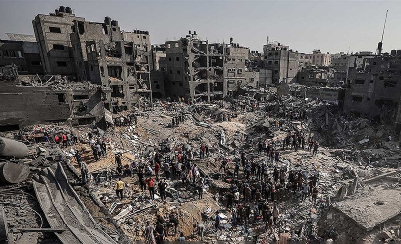 İsrail, Gazze'de yerinden edilenlerin çadırlarını bombaladı: 20 ölü