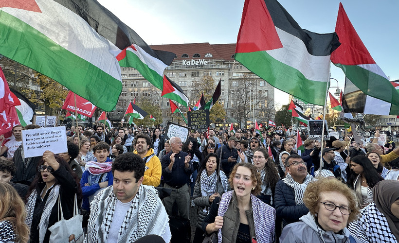 Berlin'deki İsrail protestosunda çok sayıda kişi gözaltına alındı