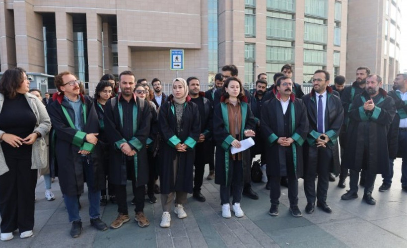 Duruşmada gözaltına alınan avukata destek: Savunma biat etmeyecek
