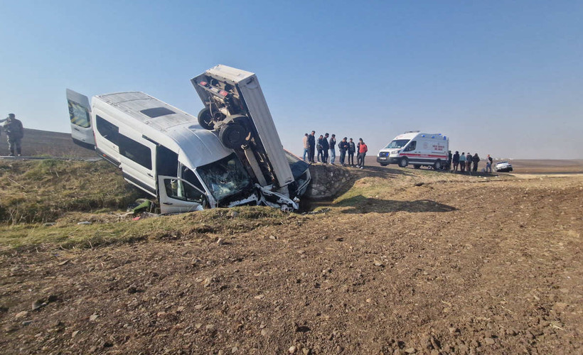 Diyarbakır'da zincirleme kaza: 15'i öğretmen 17 yaralı