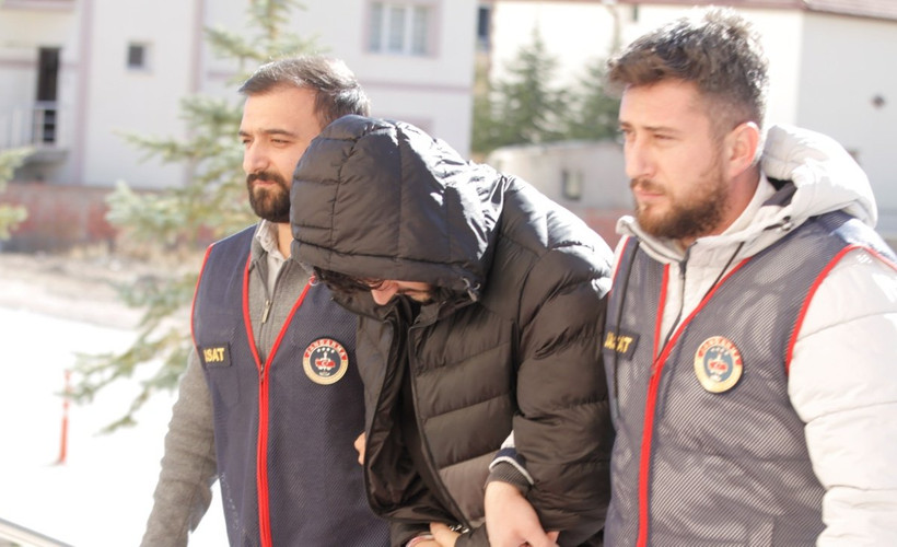 Kendini askeri personel olarak tanıtan yakalandı
