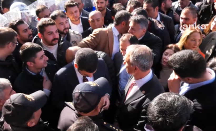 Esenyurt'ta CHP'li vekiller ile polis arasında arbede