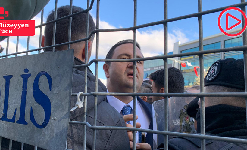 Esenyurt Belediyesi önünde arbede... CHP'li Yavuzyılmaz'dan polise: Görevinizi yapmıyorsunuz, siyaset yapıyorsunuz