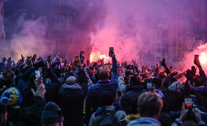 Sky News, İsrailli taraftarların ırkçı sloganlar attığı görüntüleri kaldırdı