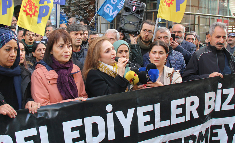 ‘Kayyım değil demokrasi’ buluşması... Ayşegül Doğan: Barış elinizi uzatıp, diğer elinizle kayyım atarsanız uzlaşı olmaz