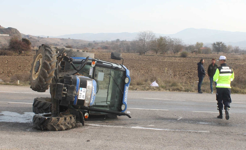 Çorum'da işçi servisiyle traktör çarpıştı, 16 kişi yaralandı