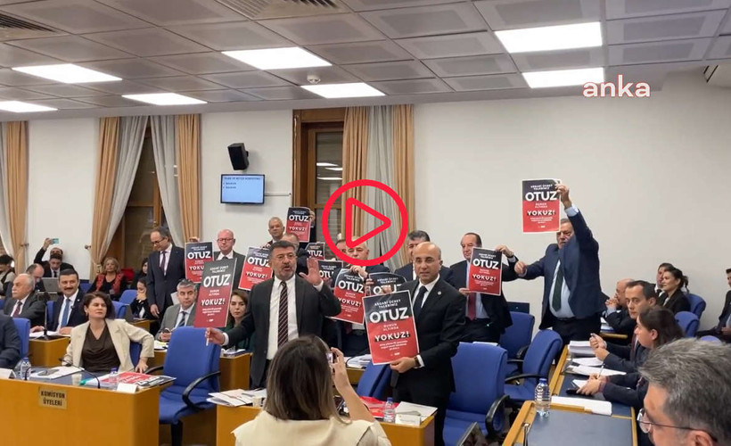 TBMM'de CHP'li vekillerden asgari ücret protestosu